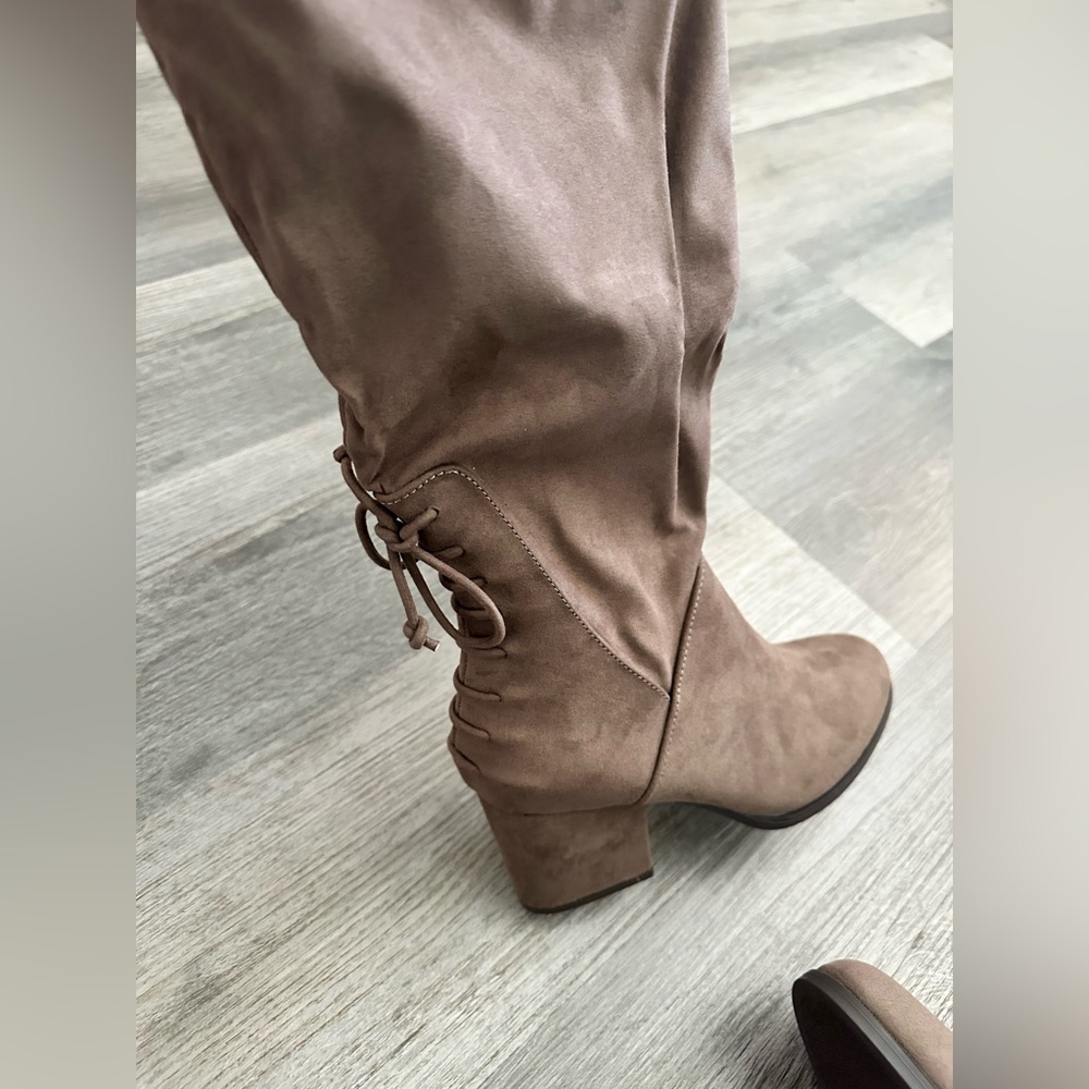 Journee Collection Women's Leeda Taupe Knee-High Boots XWC - Picture 4 of 9
